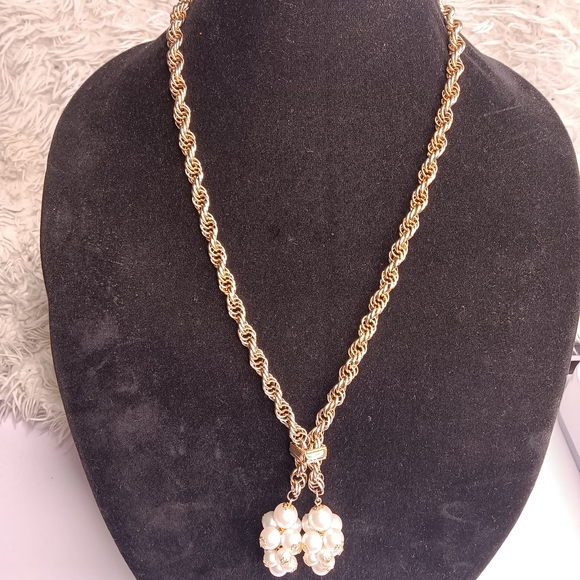 Elegant Gold Pearl Necklace - Picture 1 of 2